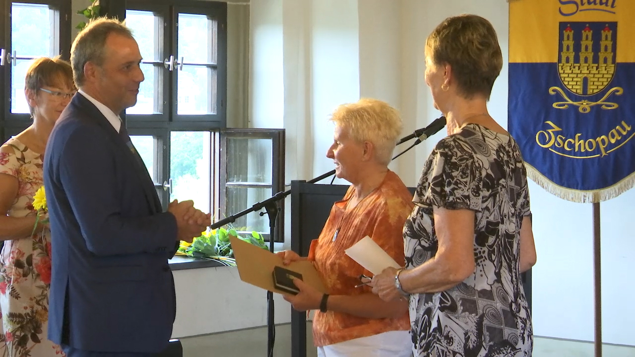 MEgional heute mit der Auszeichnung verdienstvoller Zschopauer Bürger MEgional heute mit der Auszeichnung verdienstvoller Zschopauer Bürger