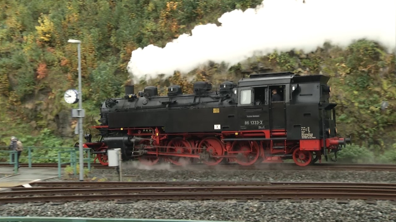 MEgional am 23. Oktober 2019 mit einer historischen Dampflok in Wolkenstein MEgional am 23. Oktober 2019 mit einer historischen Dampflok in Wolkenstein